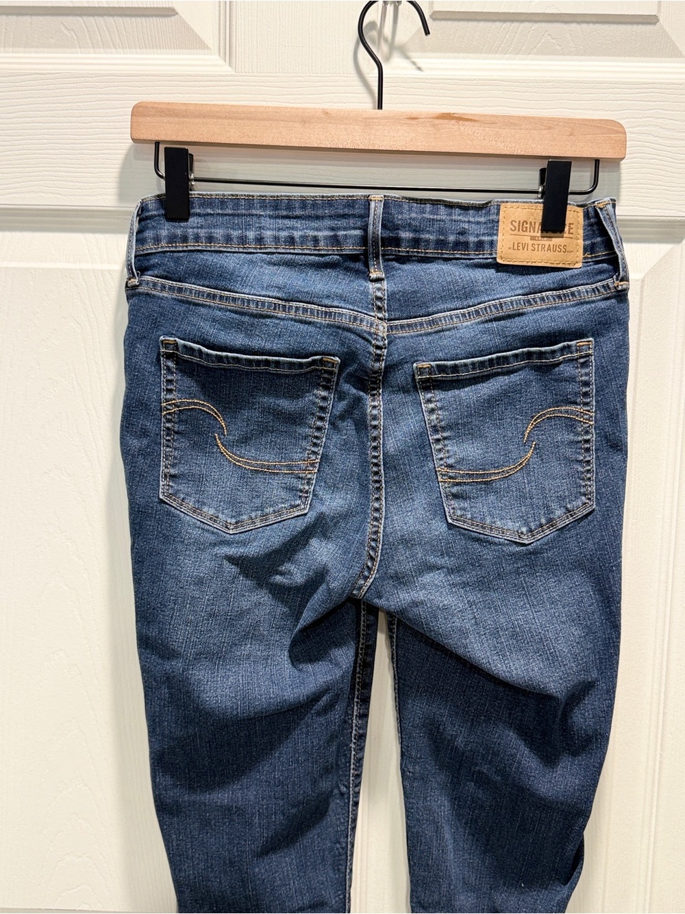 Signature by Levi Strauss Gold Maternity Skinny Jeans Size Small Dark Wash - Picture 6 of 9